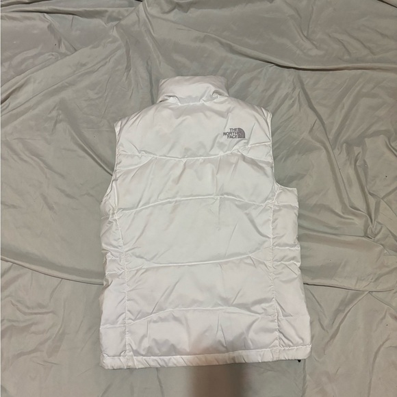 The North face puffer, puffer vest incredible look size women’s S - Picture 3 of 4